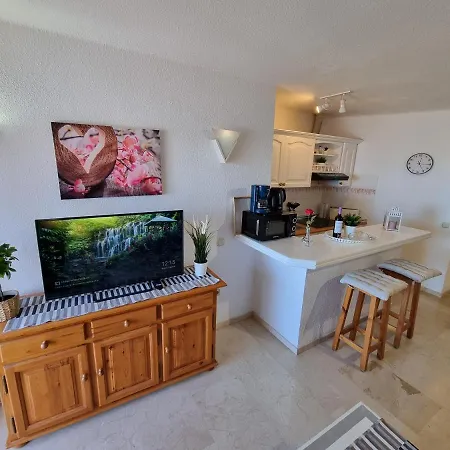 Casa Playa Del Duque 2 In 1st Sea Line Directly At The Beach, Heated Pool, Wifi アパート アデヘ